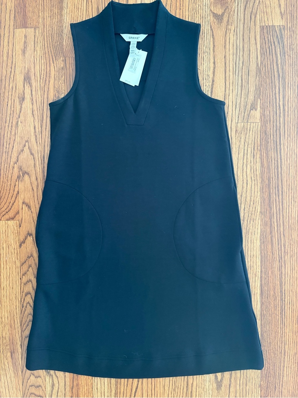 NWT SPANX AIR ESSENTIALS SLEEVELESS BLACK MINI DRESS V NECK XS - Picture 4 of 5